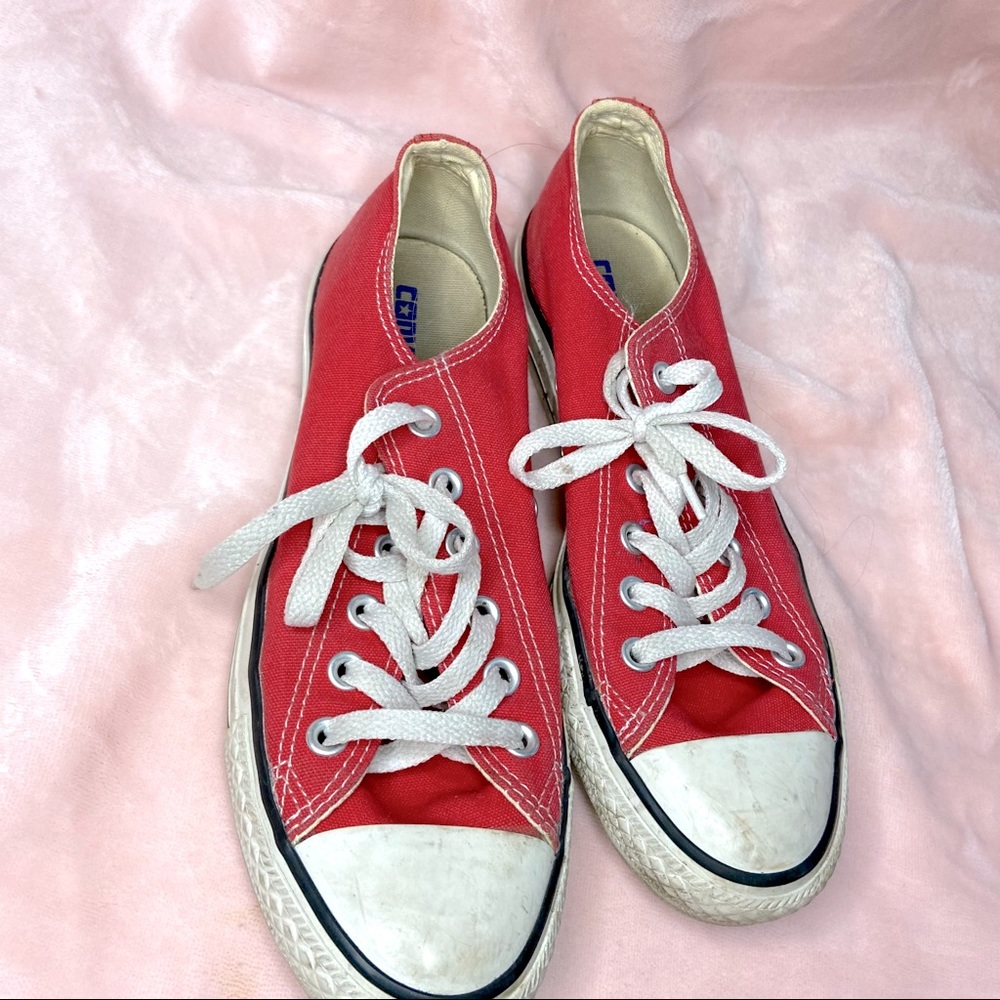 Red low top converse